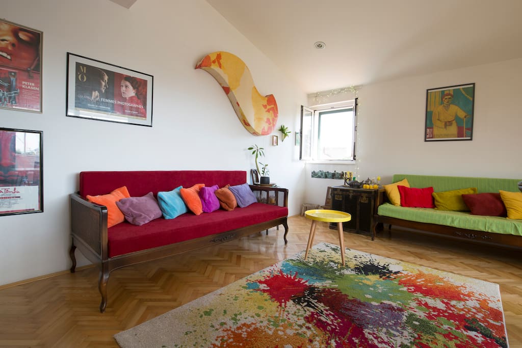 Salon containing sleeping sofas, mattress 15 cm, not soft