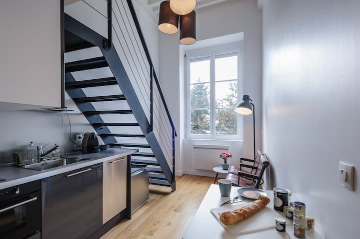 Croix Rousse bijou studio flat - Lofts for Rent in Lyon, Rhône-Alpes, France  - Airbnb