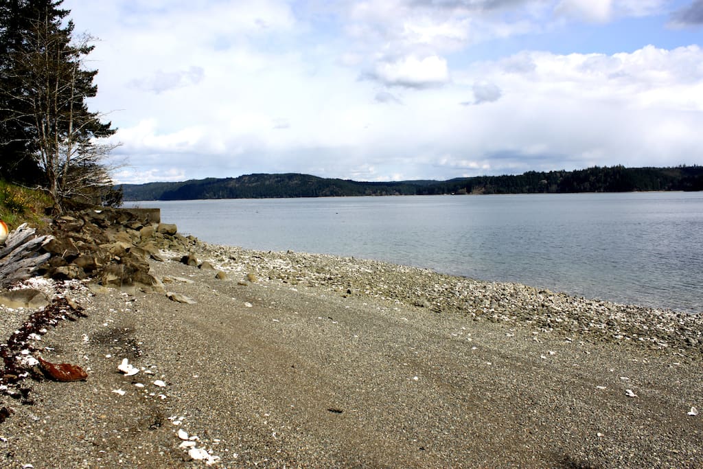 Charming Waterfront Home Hoodsport Cabins for Rent in Hoodsport