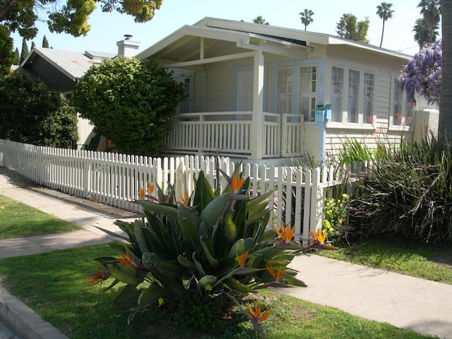 THE HOWLAND HOUSE: Your own house in Venice Beach!