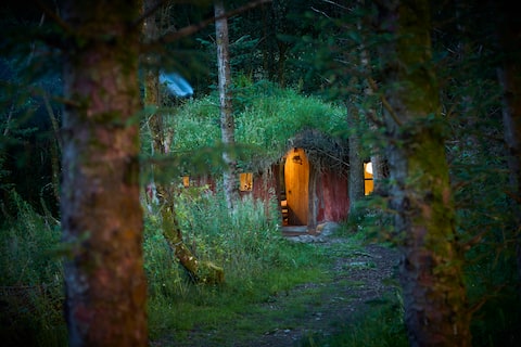 Beautiful Woodland Roundhouse/Fairy/Hobbit house