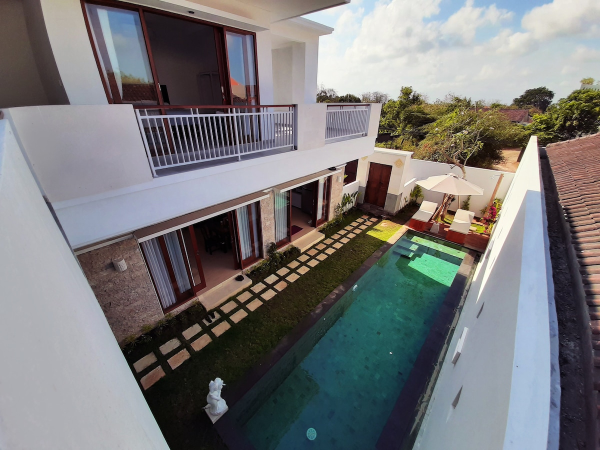 sneaker villa capital city mall phone number