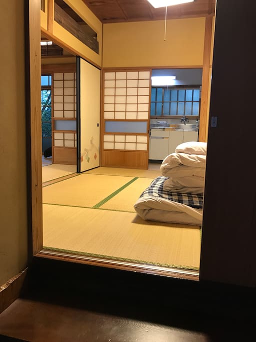 玄関を入ると
When you enter a front door.