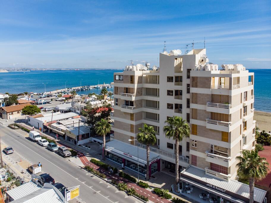 Located on the famous Piale Pasha area joining Makenzy & Foinikoudes Beach