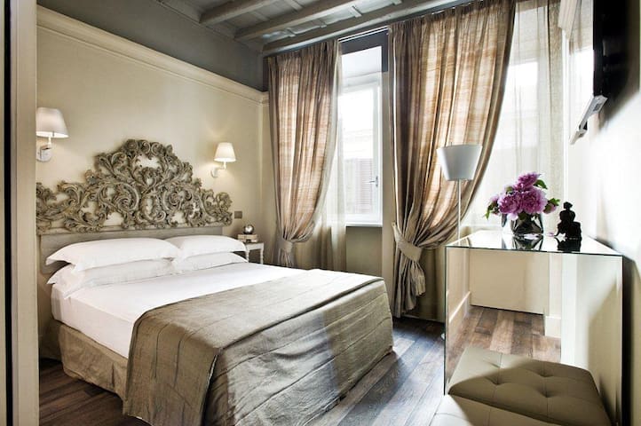 Your own cozy apartment in a XIII Century building