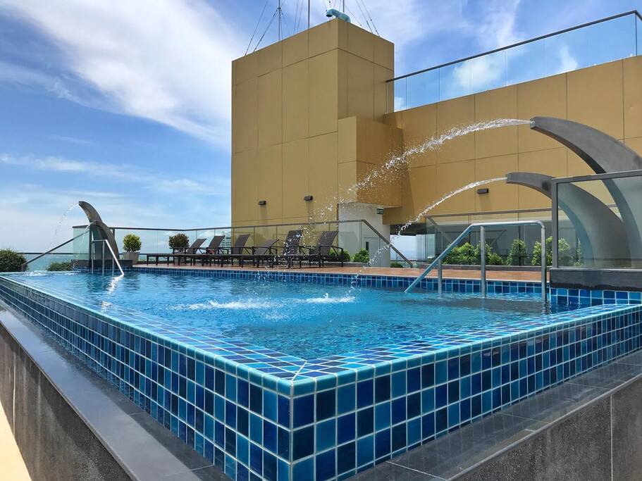 Swimming pool on the roof