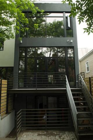 Modern Luxury Living in Historic Brooklyn gallery image 2
