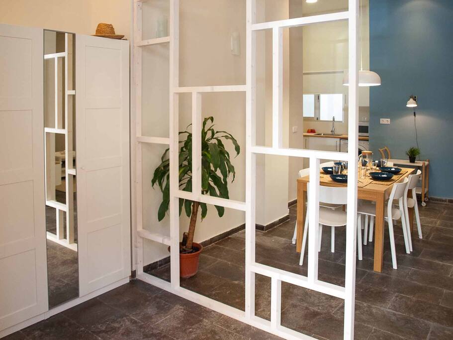 Vista del comedor desde la entrada.
Dining room view from the entrance.