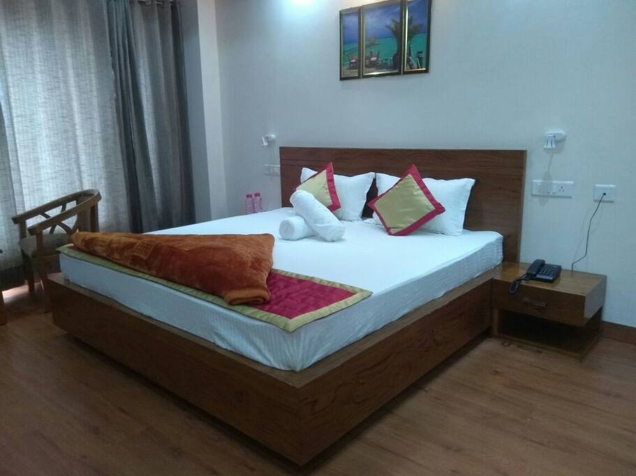 Twin Dlx. Room