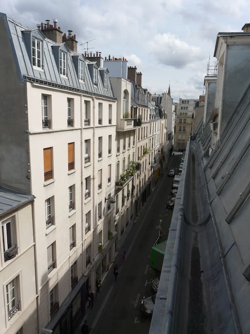 My tiny quiet street.
Just set in the middle of the amazing 7th arrondissement area. Right by the Invalides, the river Seine and the Eiffel Tour. If you're a stroller, you'll just feel like home here.