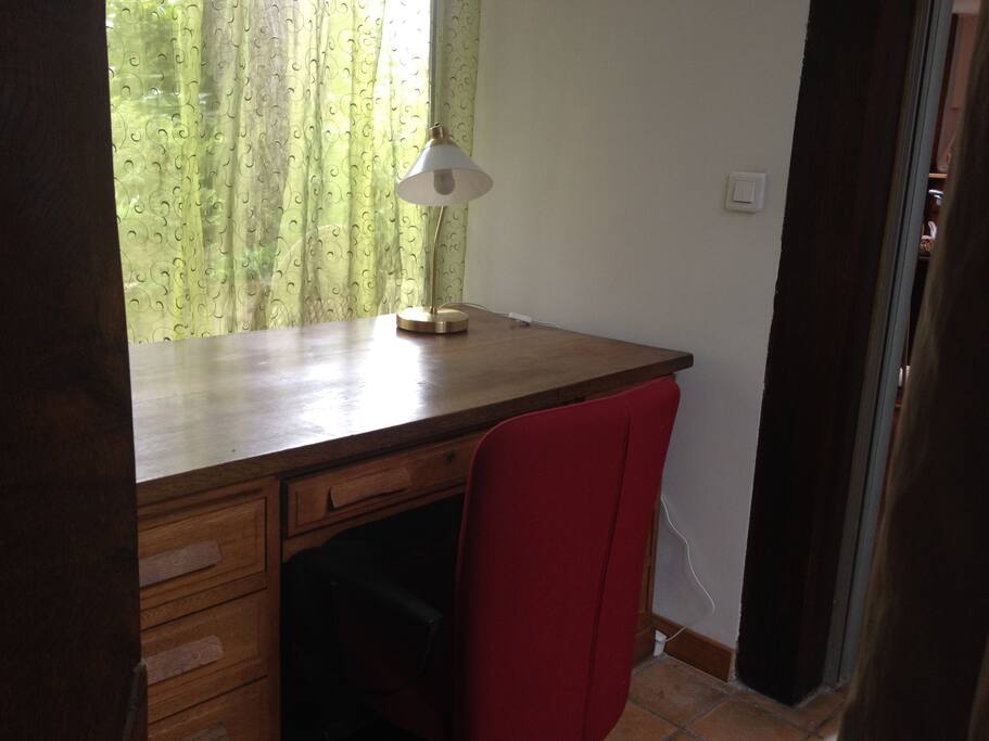 coin bureau dans la verdure