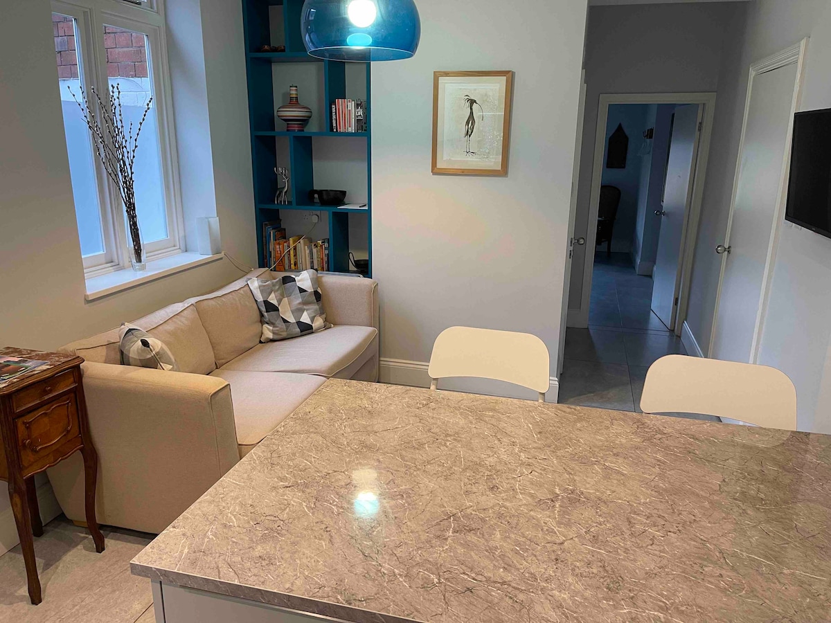 Top Airbnb: The city garden flat in Ruddington