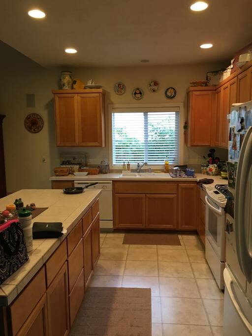 Kitchen and eating island