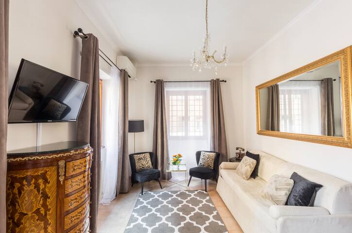 Quiet & Spacious at Trastevere and Campo de Fiori!
