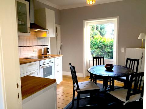 Small vacation home: central, quiet and lots of charm