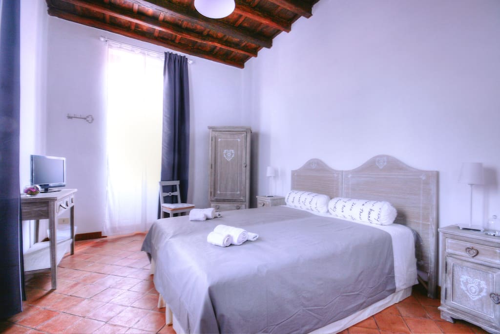 Wide 150 sqm Apartment in Trastevere (3 Bedrooms) Apartments for Rent