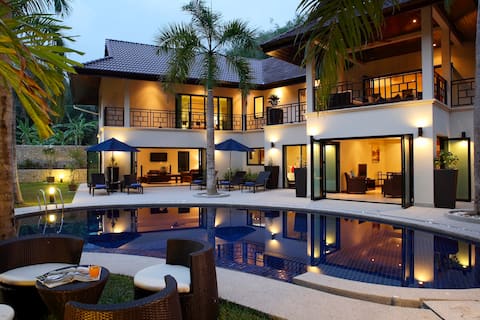 5 Bedroom Villa Maria: Pool, Near Beach, Sleeps 14