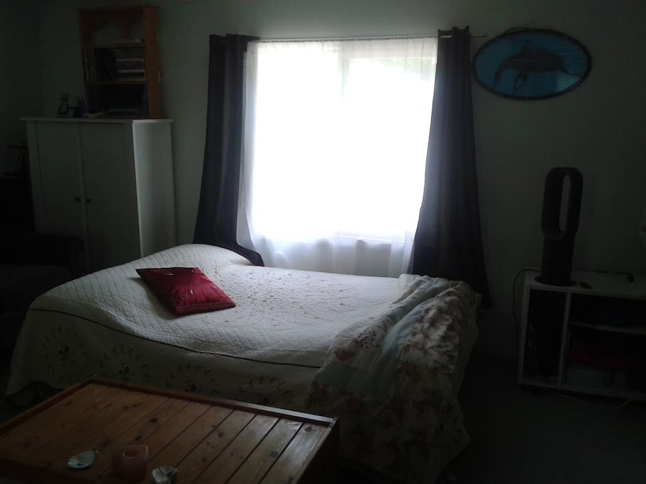soft comfy queen size bed with heat/airconditioning