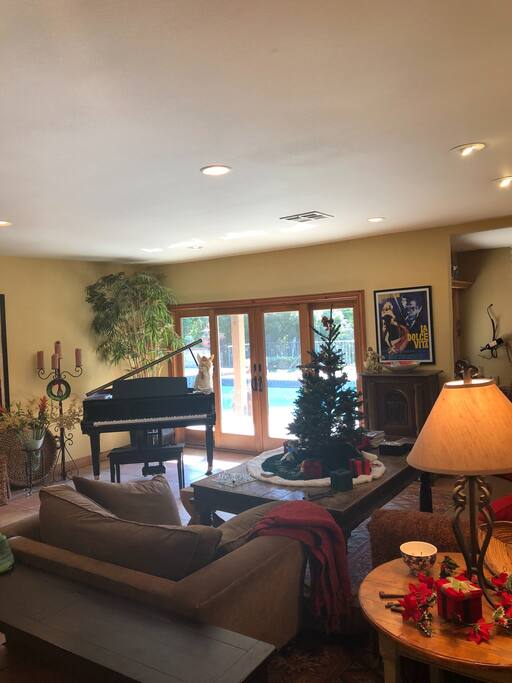 Living Room w/piano & pool view