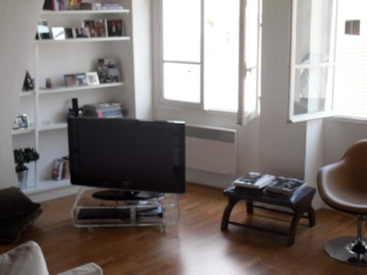 Lovely 1 Bedroom Apt, Le Marais - Pariz