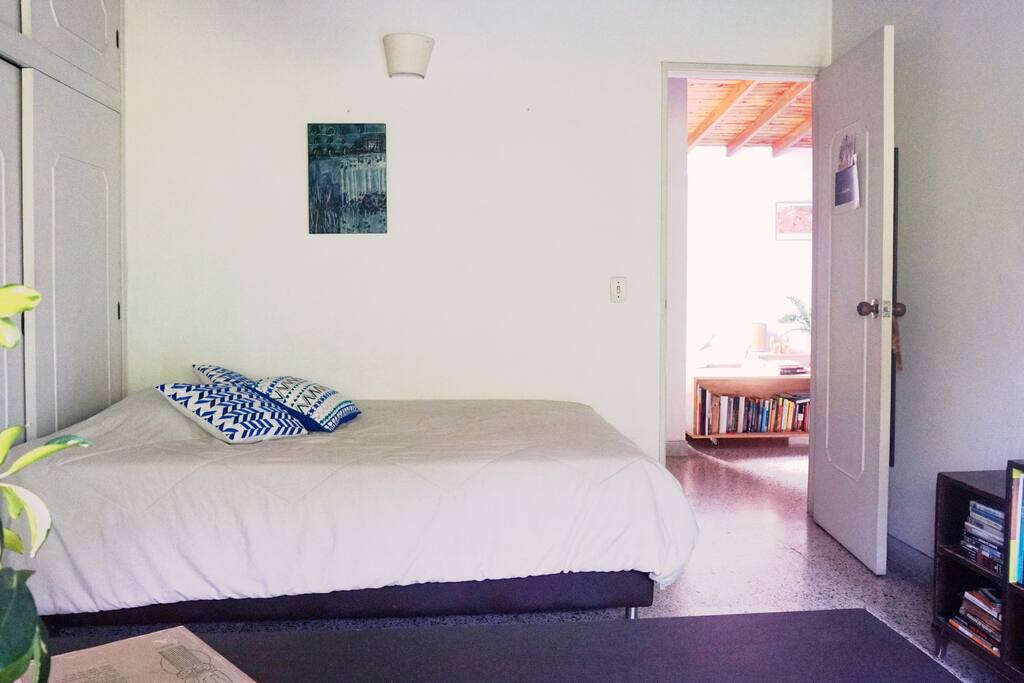 Habitación con balcón para los huéspedes