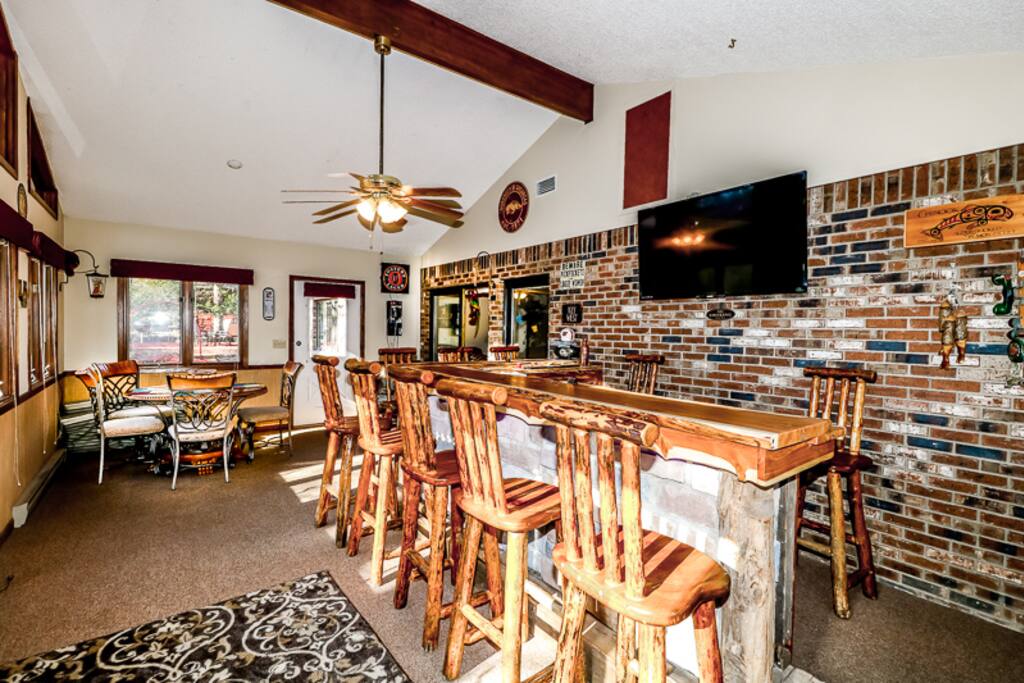 TV and Wonderful Area for Entertaining