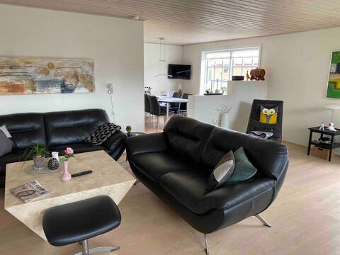 Top performing Airbnb: Bright & lovely villa. Close to the North Sea & VardeMidtby in Varde