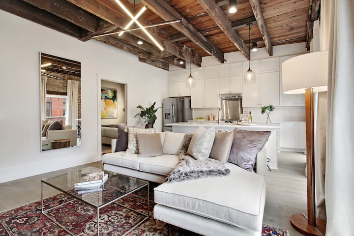 Luxury, Historic Renovation | 5 min to FQ gallery image 3