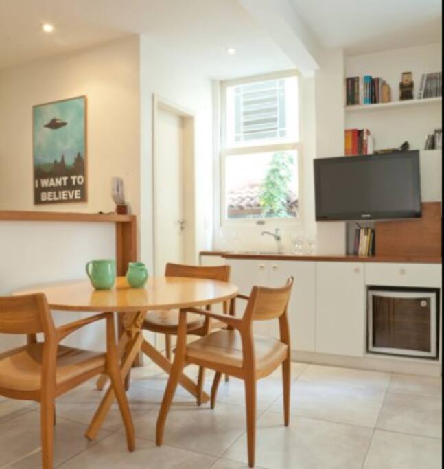 Apartamento super equipado, que inclui adega climatizada de vinhos, Internet, TV e ar condicionado em todos os cômodos