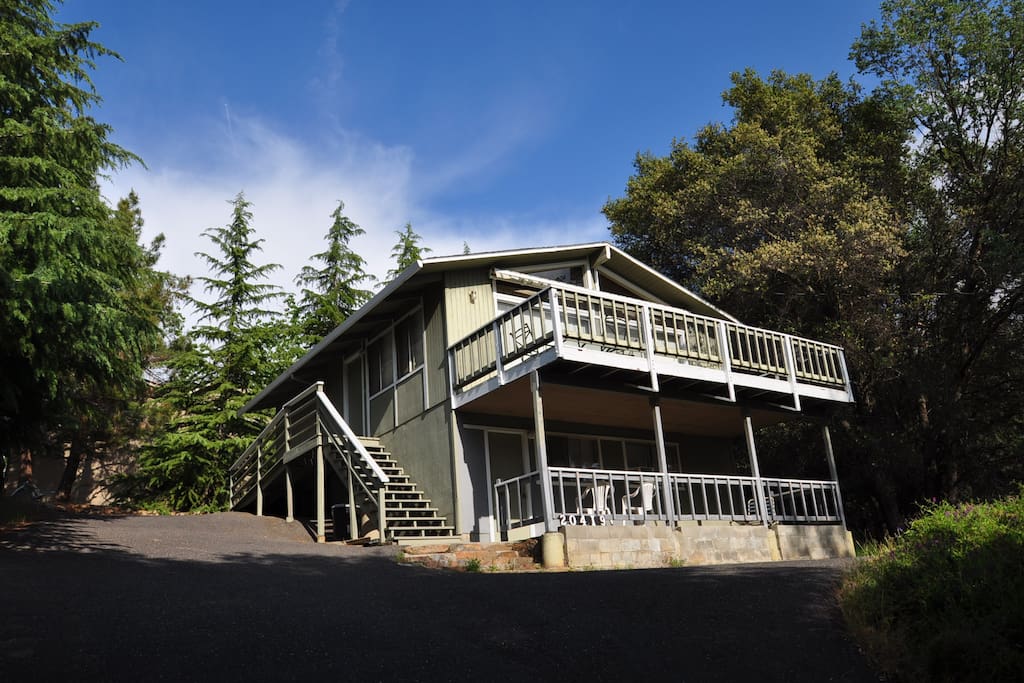 The Lake House. Dog Friendly Pine Mountain Lake Vacation Rental, just 25 miles from the entrance of Yosemite, Hwy 120 corridor. Unit 3 Lot 251