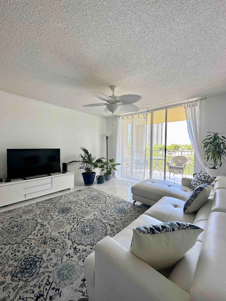 Serene Marina View | Ideal Location - Aventura, FL