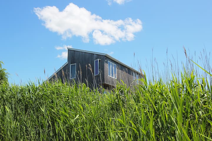 Architectural Bayview House Waterview