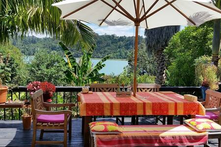 Beautiful bedroom in a sunny house, great view !