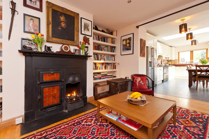 City Centre Stylish Seaside Townhouse gallery image 2