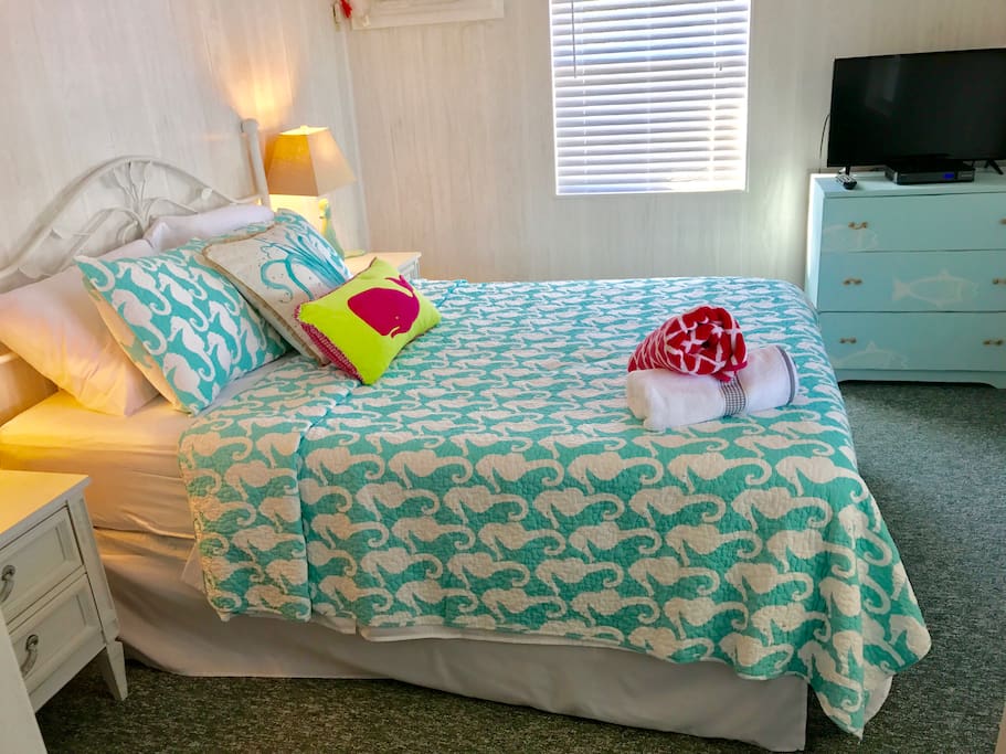Comfy queen bed in Master Bedroom. Water views.