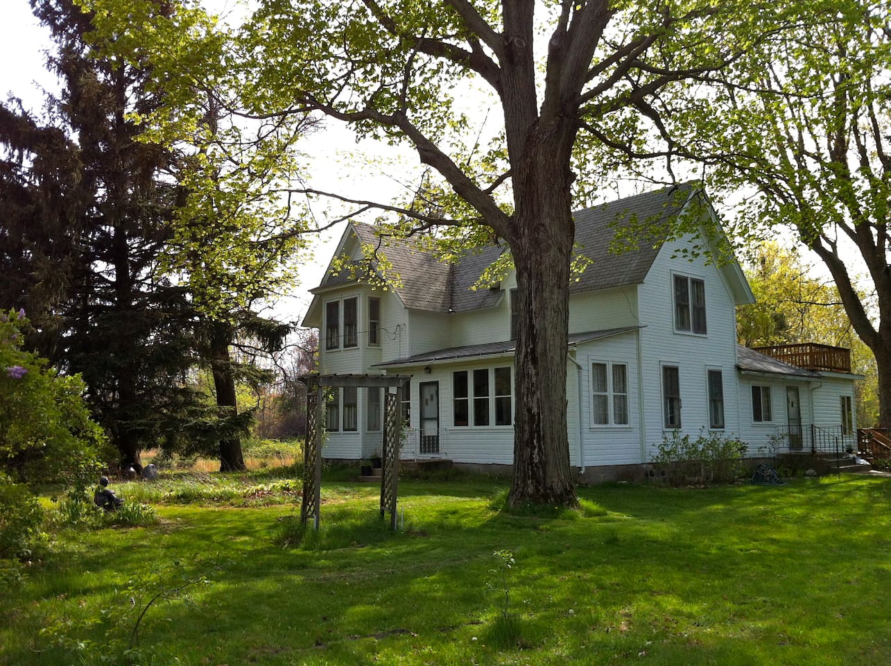 White House in Glenn, Michigan Houses for Rent in South Haven