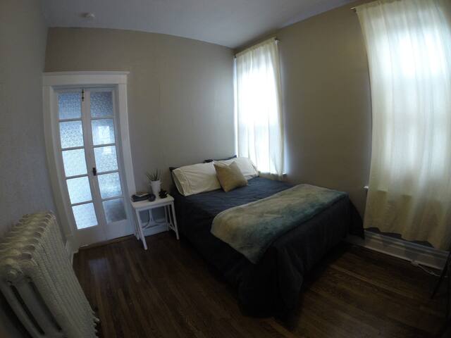 Traveler's Den in Historic Shaw