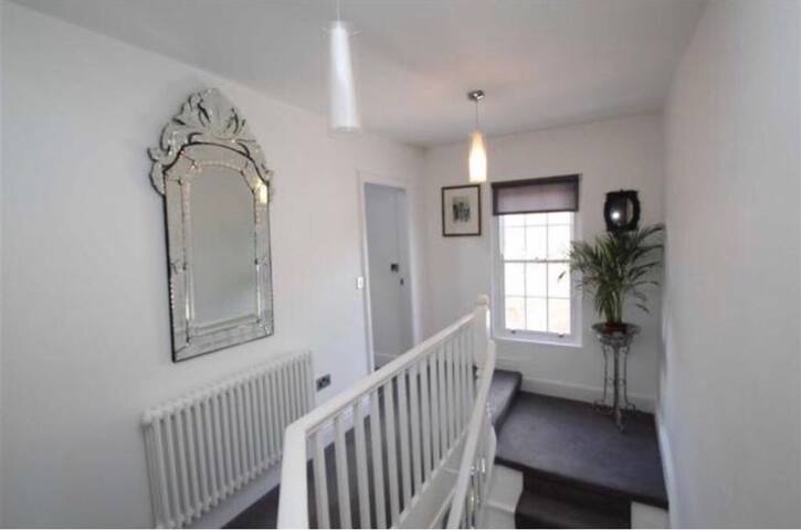 The Downs, Altrincham gallery image 5