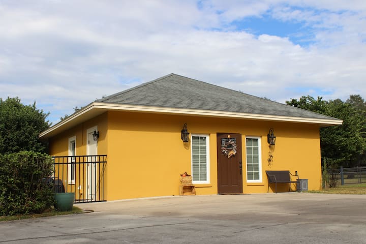 Luxury Cottage on Prestigious Million$ Property