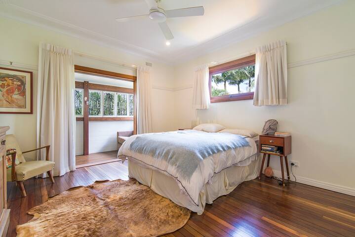 Beautiful Stone & Timber Home gallery image 2