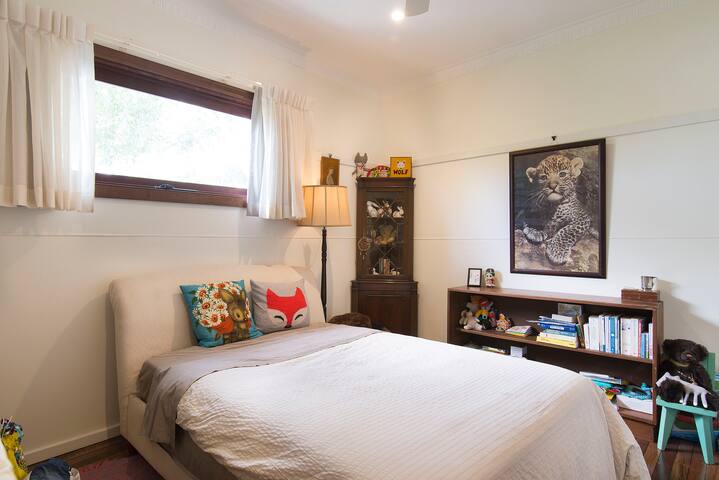 Beautiful Stone & Timber Home gallery image 4