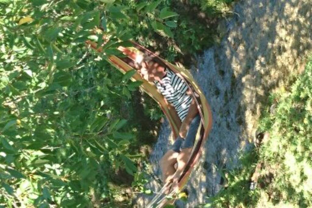 SIESTE SOUS LA RIVIERE