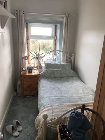 Cosy Single bed+parking