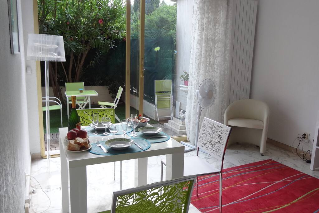 living de plain pied avec la terrasse