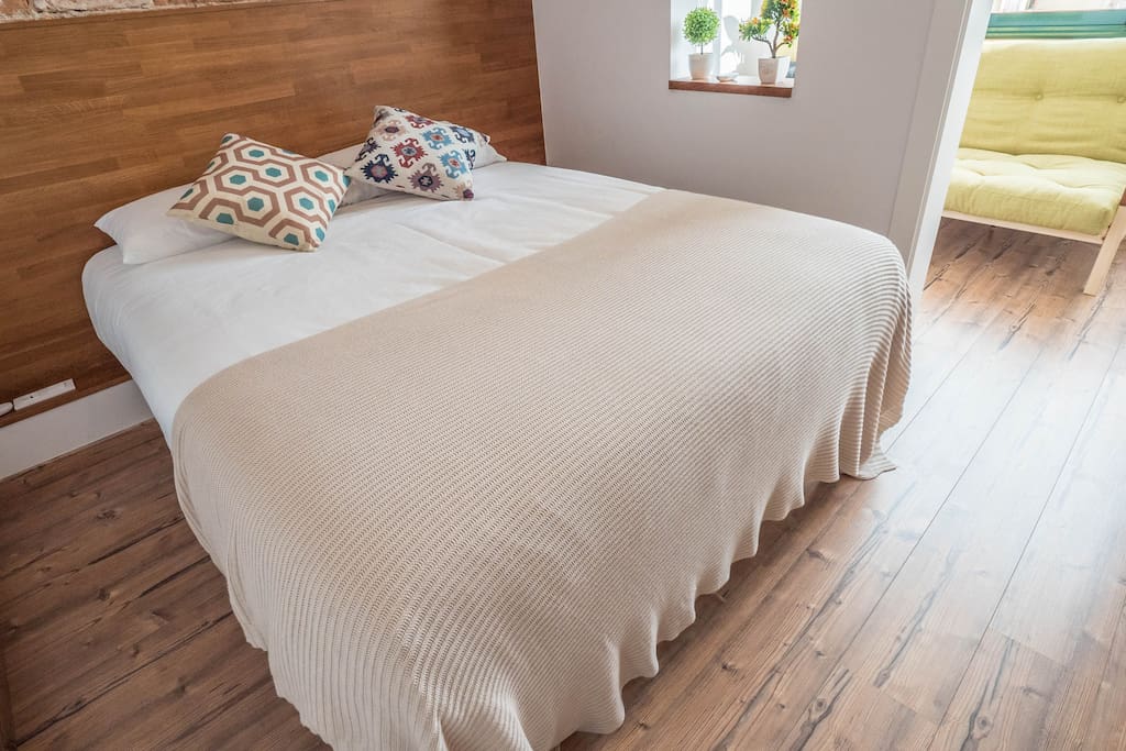size of the bed 150cm x 200cm