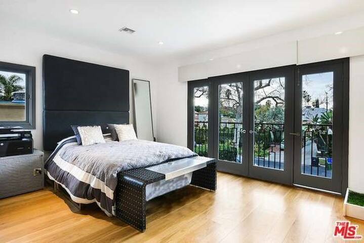 Beverly Grove/Beverly Hills/Melrose – 5 bed 6 bath gallery image 4