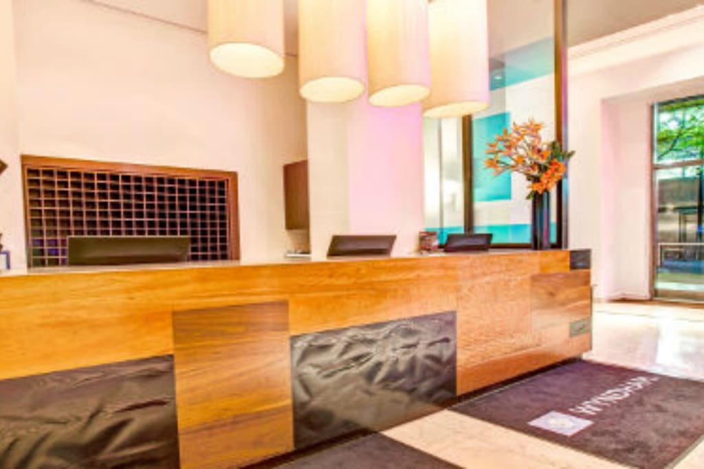 24 Hour Lobby Wyndham Midtown 45