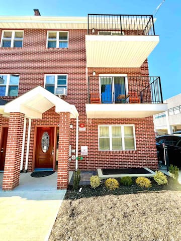 Lovely 3 BR 2 BA Apt W/ FREE Parking