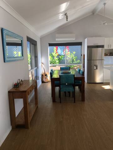 Peregian Beach Retreat /Pet friendly free Netflix. gallery image 5