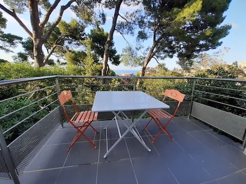 Popular Airbnb listing: Oblade *** Cosy, quiet , sea view, 5mn from beach in Banyuls Sur Mer